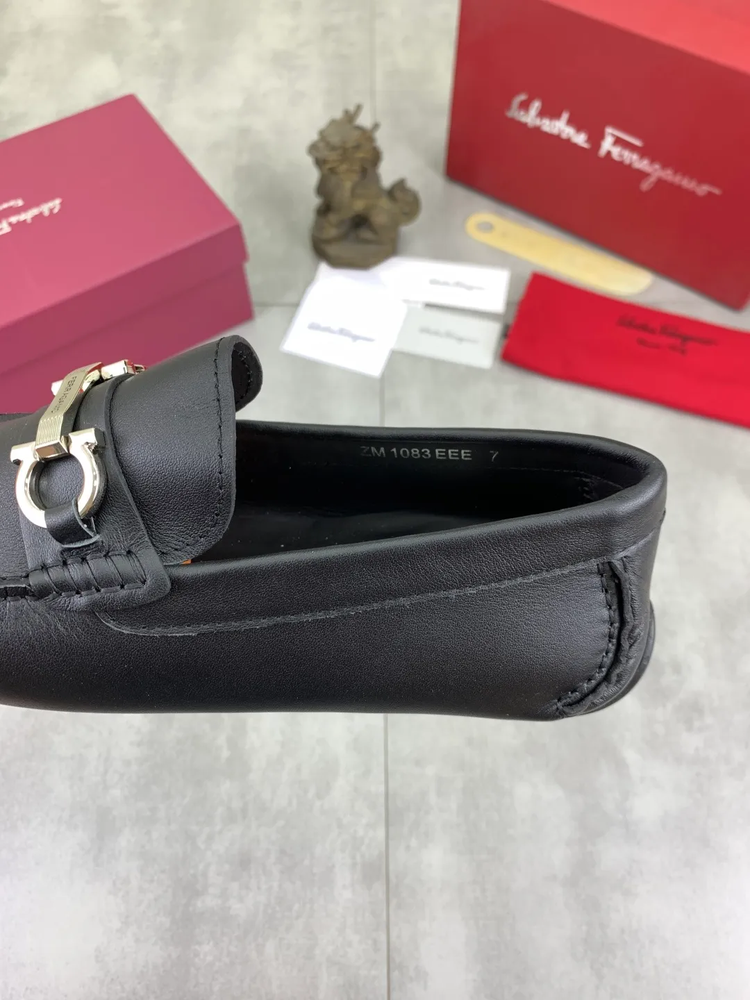 Men's shoes 💰P542 New model, high quality [Ferragamo/Ferragamo] Latest lazy slip-on shoes Original imported calfskin, imported cowhide lining + original luxury metal buckle + original combination outsole Comparison without pressure Code number: 38-45